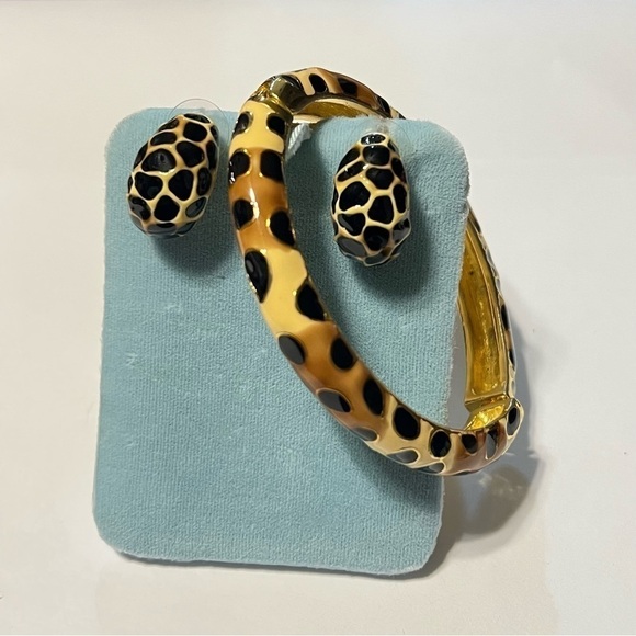 Kenneth Jay Lane Jaguar Gold Tone Cuff Bracelet & Leopard Half Hoop Earrings - Picture 1 of 6